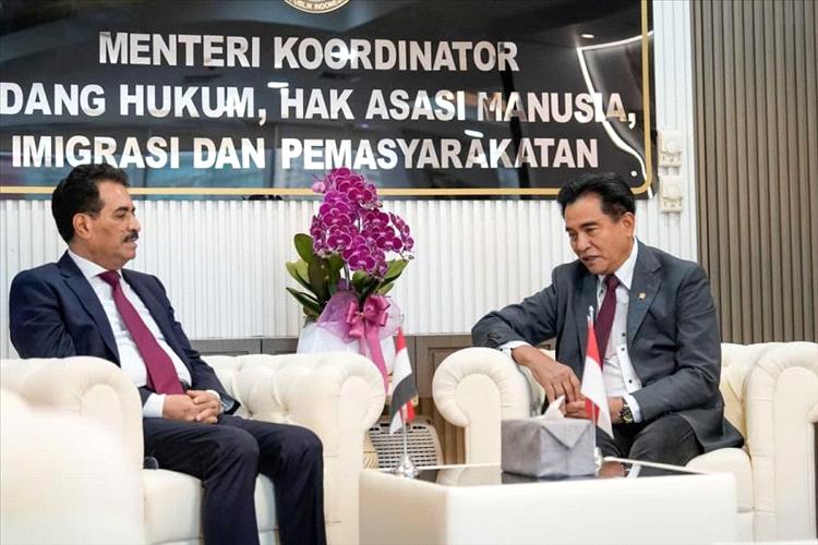 سفير اليمن يلتقي وزير التنسيق للشؤون القانونية وحقوق الإنسان الاندونيسي