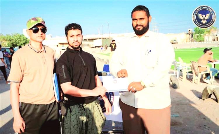 تدشين بطولة الرست ومصارعة الذراعين لمنتسبي الأمن الوطني