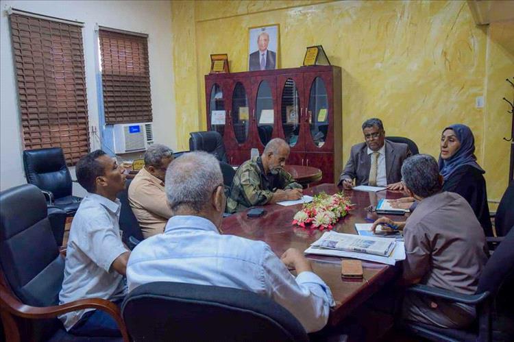 تنفيذاً لتوجهيات معالي وزير الدولة محافظ عدن.. الوكيل الأول الشاذلي يترأس الاجتماع الأول للجنة معالجة قضايا وشكاوي المواطنين والموظفين