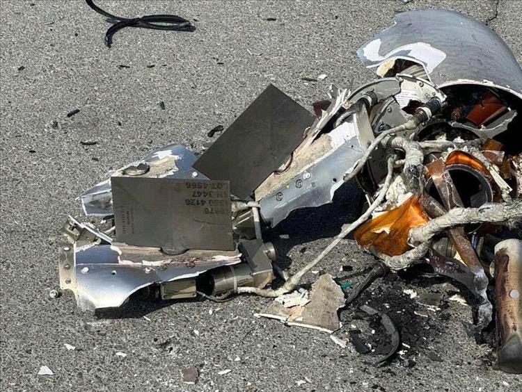 اعتراض صواريخ في أبوظبي… الدفاع الإماراتية تنشر صورًا للشظايا