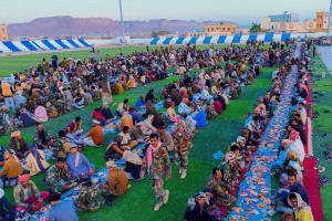 إقامة الافطار الجماعي الأول اطول واكبر مائدة إفطار صائم بمدينة عتق