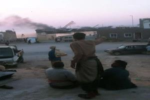 اندلاع حريق في سفينة شحن بميناء سقطرى واستنفار لإخماده