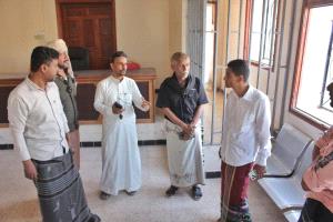 مدير عام مديرية الشحر يوجه بإعادة تأهيل قاعة محكمة الشحر الابتدائية