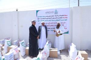 أمين عام محلي المهرة يدشن مشروع السلة الغذائية والتمور لمؤسسة الشوكاني لشهر رمضان 1447هـ