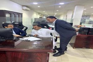 رئيس مصلحة الهجرة والجوازات يلتقي مدير عام شرطة شبوة ويشيد بفرع المصلحة بالمحافظة