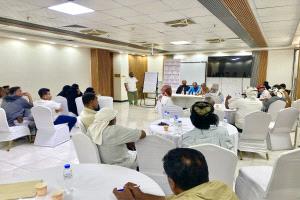 السلطة المحلية بالمكلا تنظم جلسة لمناقشة احتياجات عدد من أحياء المدينة