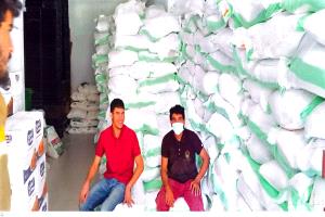 تدشين صرف السلة الرمضانية الغذائية بمبنى افران عدن المركز خمسة بيافع رصد