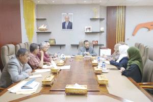 لقاء بعدن يناقش آلية تعزيز التنسيق بين السلطة المحلية واللجنة الوطنية للتحقيق