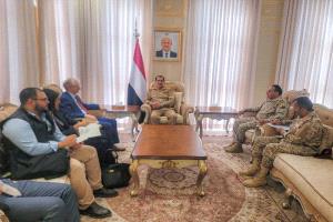 وزير الدفاع يبحث مع السفير الألماني تعزيز التعاون الثنائي