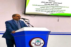 جامعة حضرموت تُسلِم الدفعة الأولى من "فتاوى التوظيف والخفض والإضافة" لأعضاء هيئة التدريس ومساعديهم