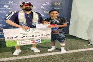 عادل عباس يحصل على جائزة افضل لاعب في بطولة الأمير عبدالله بن سعد في جدة