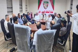 لقاء يجمع عبدالرحمن شيخ وفلاح الشهراني مع مكتب الشباب والرياضة ورؤساء أندية عدن لتعزيز القطاع الرياضي