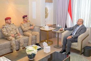طارق صالح يستعرض مع وزير الدفاع أولويات المرحلة وسبل تعزيز البناء المؤسسي للقوات المسلحة