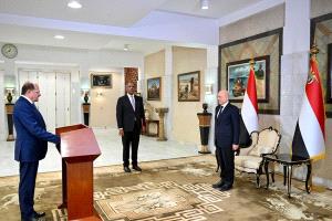 كلمة فخامة رئيس مجلس القيادة الرئاسي خلال ترؤسه أول اجتماع للحكومة الجديدة