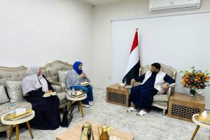 العليمي: عودة المرأة للحكومة استحقاق وطني ونراهن عليها في استعادة مؤسسات الدولة