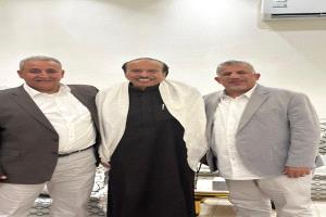 قيادات سياسية تزور اللواء ناصر منصور هادي وتطمئن على صحته