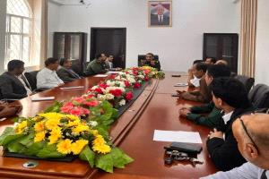 اللواء طارق عمير النسي يرأس اجتماعاً موسعاً لمدراء العموم بمصلحة الهجرة والجوازات في عدن