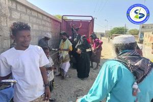 صرف إكرامية رمضان لكافة منتسبي صندوق النظافة والتحسين بأبين