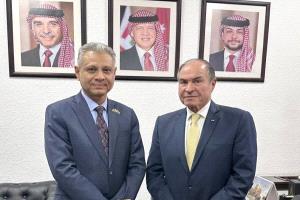 السفير فقيرة يبحث مع مسؤول في مجلس الاعيان الأردني تعزيز التعاون البرلماني