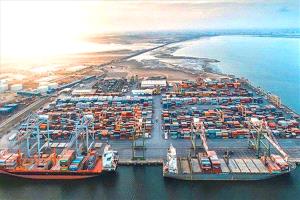 عاجل : اتفاقية مرتقبة مع شركة صينية كبرى لاستئناف نشاط الترانزيت في ميناء عدن بعد توقف دام 16 عاماً