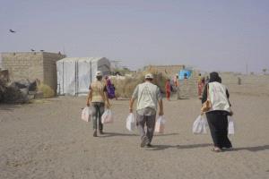الخلية الإنسانية توزع مشروع “تمرة إفطار” على 800 أسرة في مديرية التحيتا