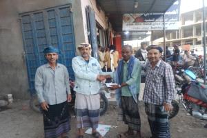 مدير عام العلاقات العامة والإعلام بأبين يكرّم الصحفي القدير محفوظ كرامة