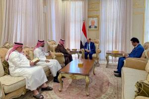 رئيس الوزراء يشيد بالدور المحوري للبرنامج السعودي لتنمية وإعمار اليمن