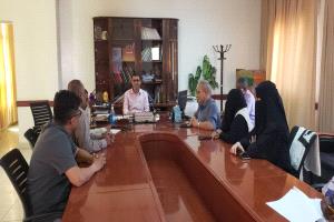 مدير عام مكتب الصحة بلحج يناقش مع مؤسسة موده تدخلنها بمديرية الحوطة وتبن