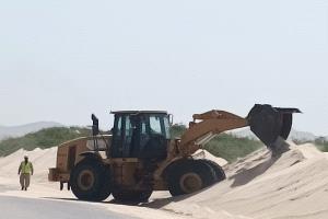 مدير عام رضوم يثمن الدور المجتمعي لشركة الغاز في تأمين الخط الدولي بمنطقة فرجومة - بالحاف