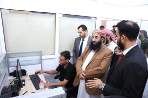 وزير الأوقاف والإرشاد يتفقد سير العمل في قطاعات الوزارة بعدن