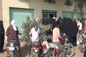 افران عدن الخيرية تدشن توزيع اكثر من 2500سلة غذائية في الحوطة وتبن بلحج