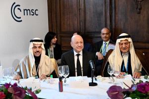 الرئيس رشاد العليمي يجدد تطلع اليمن للاندماج مع مجلس التعاون الخليجي عبر البوابة السعودية