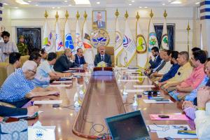 عدن | وزير النقل يناقش مع القطاع الخاص والشركات الملاحية التحديات التي تواجه النشاط التجاري