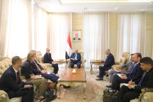 عضو مجلس القيادة الرئاسي سالم الخنبشي يلتقي فريق مكتب المبعوث الأممي