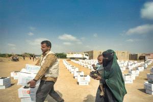 آليات إغاثية لمواجهة الفراغ الأممي في مناطق سيطرة الحوثيين