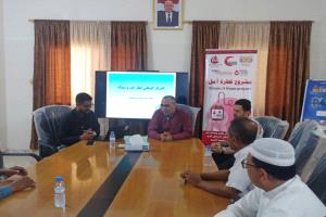 مؤسسة دار الشفاء الطبية والمركز الوطني لنقل الدم يقيمان محاضرة توعوية عن أهمية التبرع بالدم لموظفي المؤسسة المحلية للمياه بوادي حضرموت