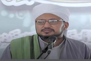 مدير عام مديرية تريم يعزّي الحبيب العلامة عمر بن محمد بن سالم بن حفيظ في وفاة ابن اخيه