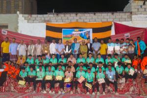 المدير العام لمديرية الشحر يشيد بلاعبي نادي سمعون لتحقيقهم بطولة كأس حضرموت للناشئين