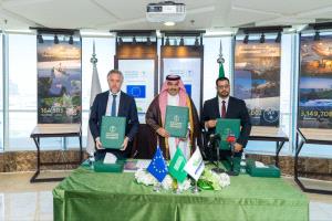 الرياض تشهد توقيع اتفاقية تمويل مشروع تعزيز الأمن المائي بالطاقة المتجددة في مأرب