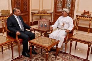 سفير اليمن يلتقي وزير المكتب السلطاني العماني