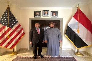 السفارة الأمريكية: السفير ستيفن فاجن يبحث مع محافظ سقطرى دعم التنمية والبنية التحتية