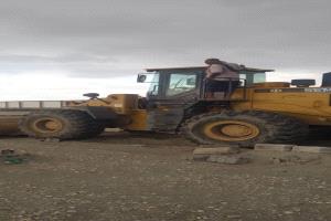 مكتب الأشغال بخورمكسر ينفّذ حملة لإزالة تعديات على أرض مخصصة لحديقة عامة بالعريش