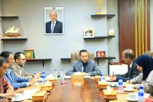 محافظ عدن يؤكد أهمية تفعيل العمل المدني لخدمة المجتمع المحلي