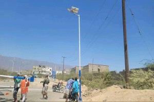 بدعم العميد ناصر عبدربه منصور هادي.. استمرار أعمال تركيب إنارة الشوارع العامة في مدينة لودر