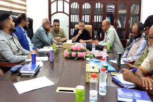 مكتب الصناعة والتجارة بعدن يُقِرّ خطة رقابية مع قرب حلول شهر رمضان