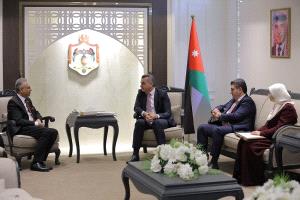 سفير اليمن يبحث مع رئيس لجنة الخارجية في مجلس النواب الأردني تعزيز التعاون البرلماني