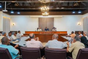 وكيل أول محافظة عدن يعقد اجتماعًا لمناقشة الأوضاع الخدمية في مديرية صيرة