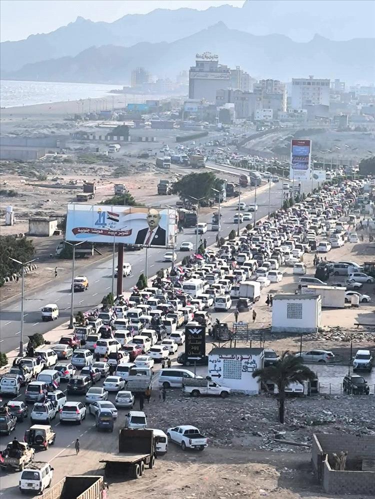 زحف شعبي غير مسبوق لأبناء أبين نحو العاصمة عدن