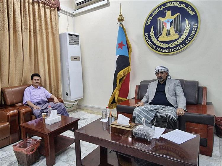 فهد الشرفي ينتقد موقف المجلس الانتقالي بشأن حضرموت والمهرة