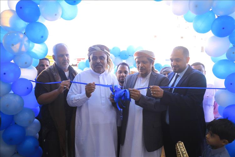 امين عام المهرة ومدير فروع بنك البسيري يفتتحان  بنك البسيري الدولي وفندق جود السياحي في الغيضة ضمن خطط تعزيز الاستثمار